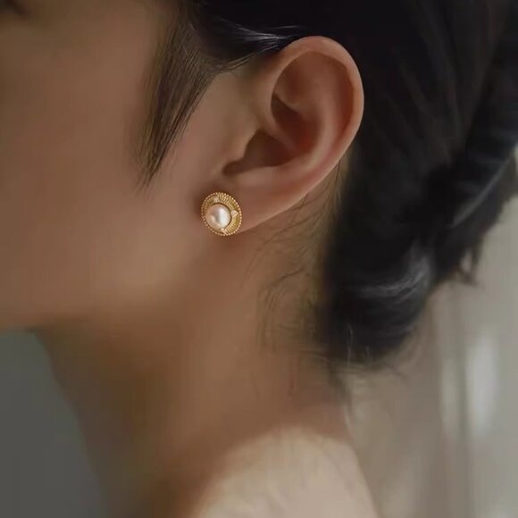 New 18K Yellow Gold French Vintage Pearl Stud Earrings - Picture 3 of 5